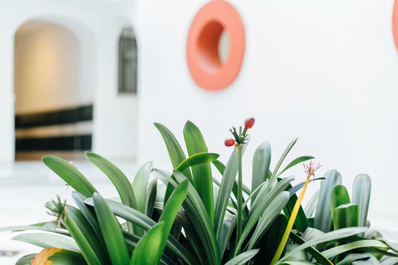One & Lux- Lagar Apartment Seville Exterior photo