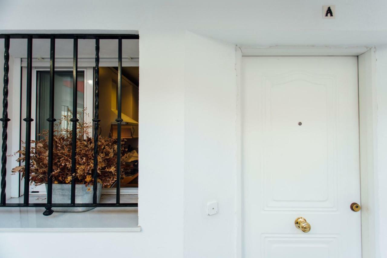 One & Lux- Lagar Apartment Seville Exterior photo